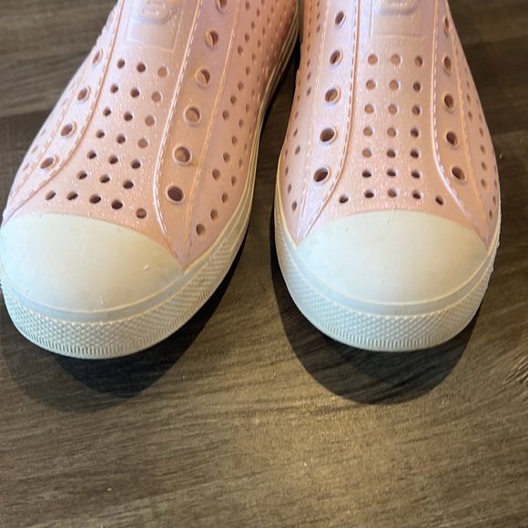 VEUC worn 1x SKECHERS iridescent blush pink slip ons - Picture 3 of 6